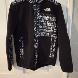 The North Face Kids Black Fleece Jacket with White Logo Print